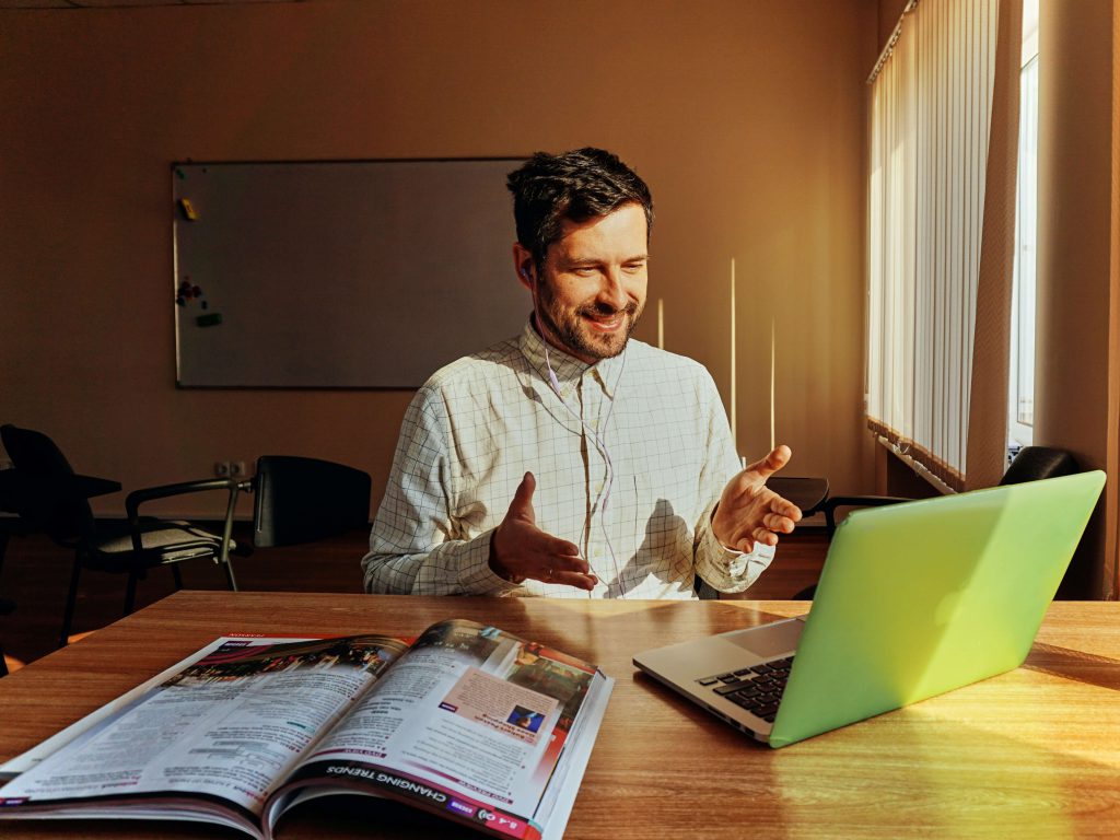 The Top 5 Best Recruitment Hacks for 2020 2 Recruitment hacks: One way video interview